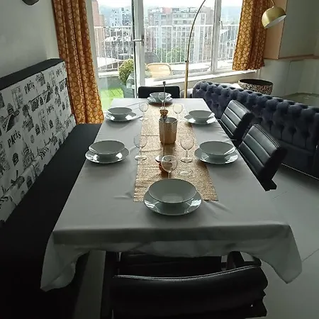 Centre Médiacité Possible Parking Terrasse Immense 8ème Pour 2 Personnes